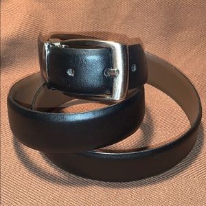 Almost new leather classic belt w/buckle